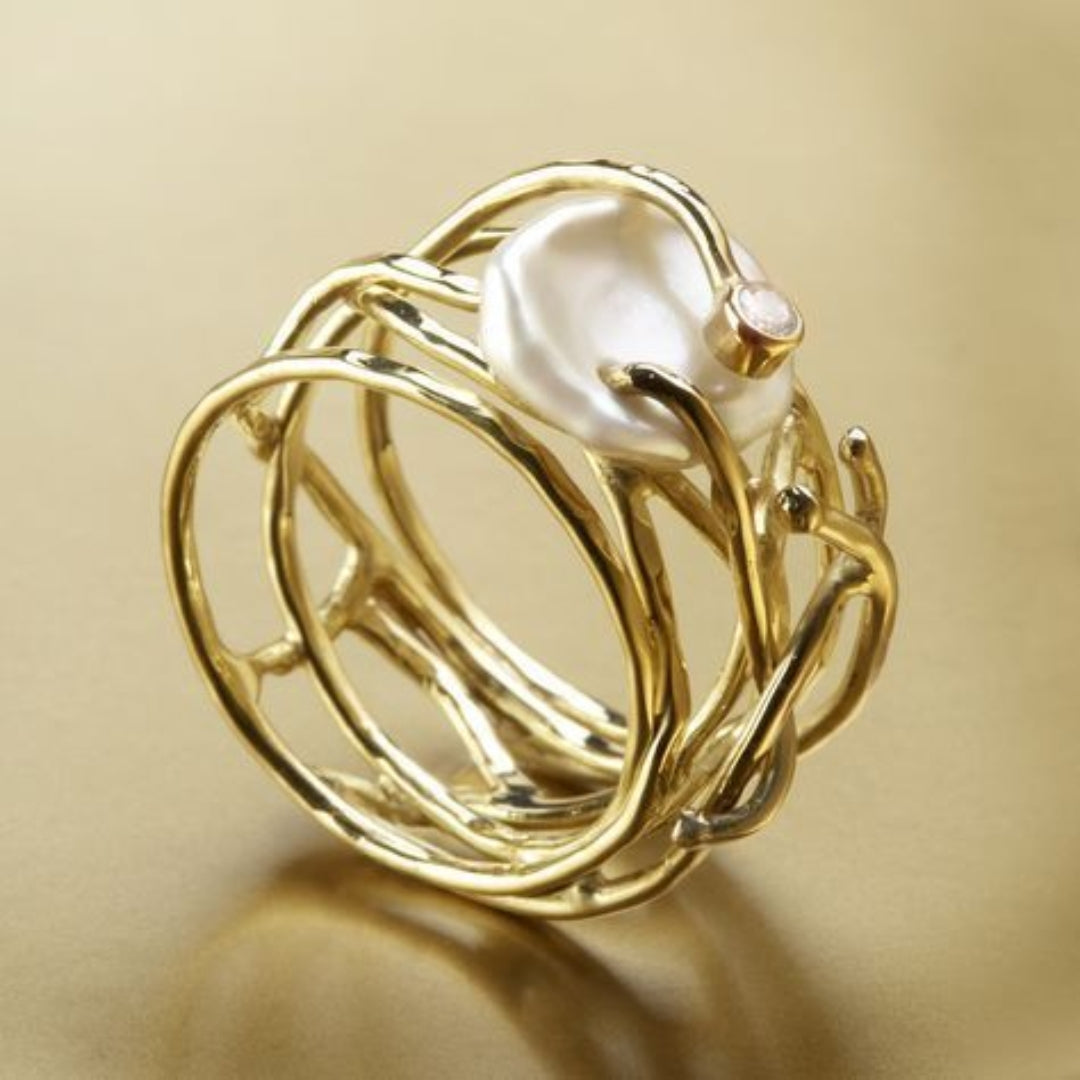 Isabella - Thin Golden & Pearl Ring