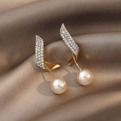 Giulia – Pearl Earrings in Gold