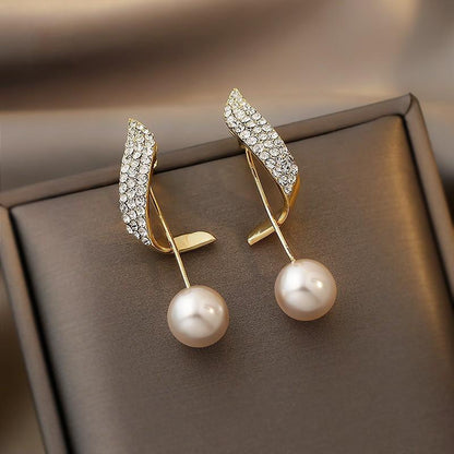 Giulia – Pearl Earrings in Gold