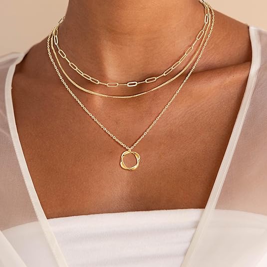 Giada - Gold Layered Chain & Pendant Necklace