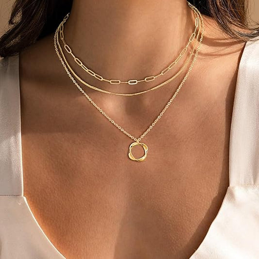 Giada - Gold Layered Chain & Pendant Necklace