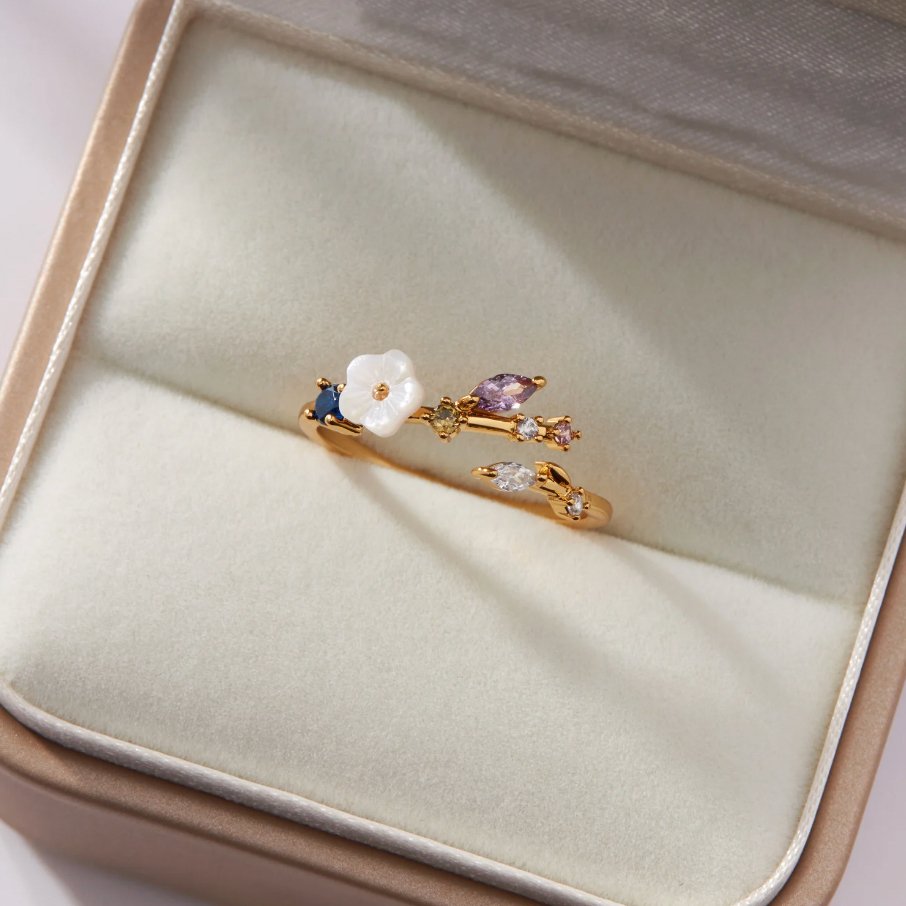 Clara – Adjustable Bloom Ring