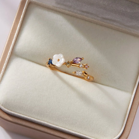 Clara – Adjustable Bloom Ring