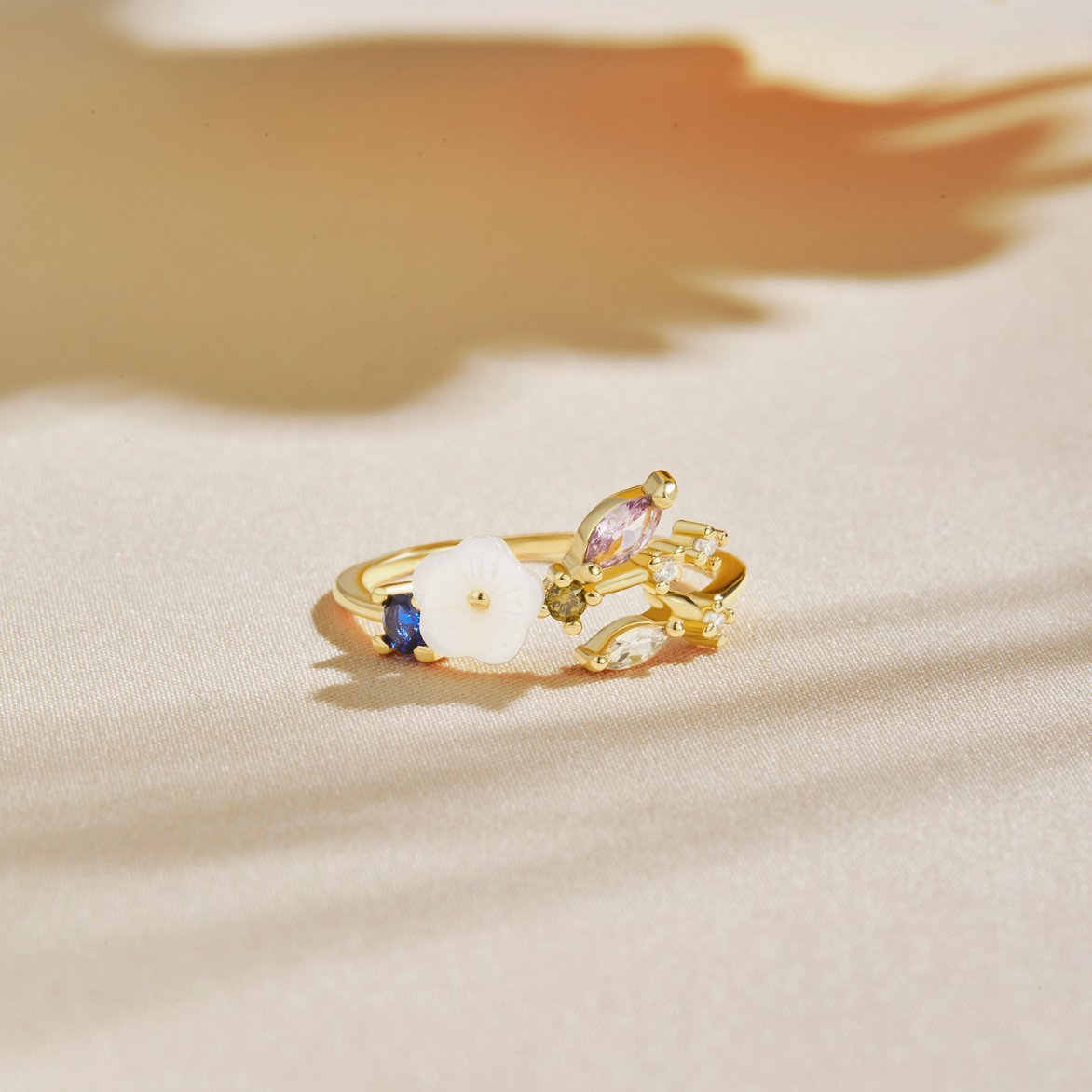 Clara – Adjustable Bloom Ring