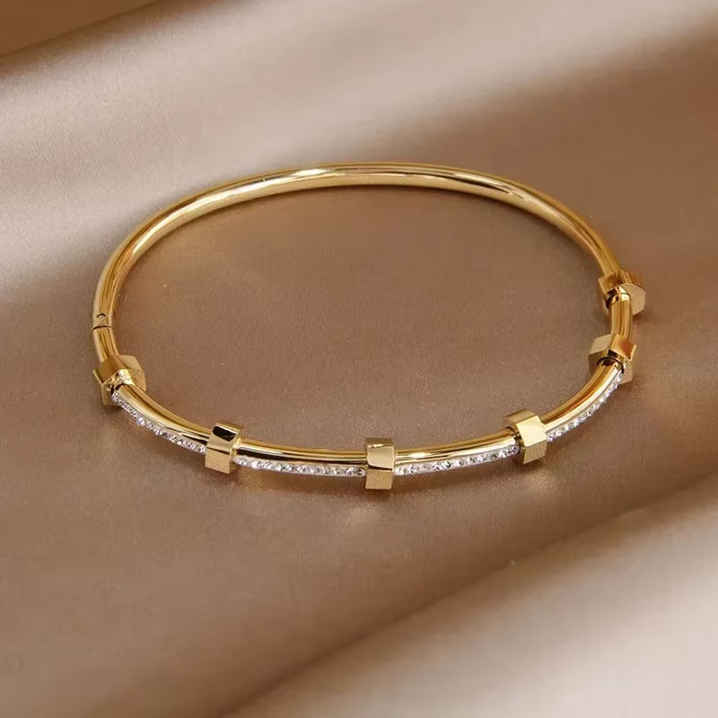 Valesca - Bright Golden Bracelet