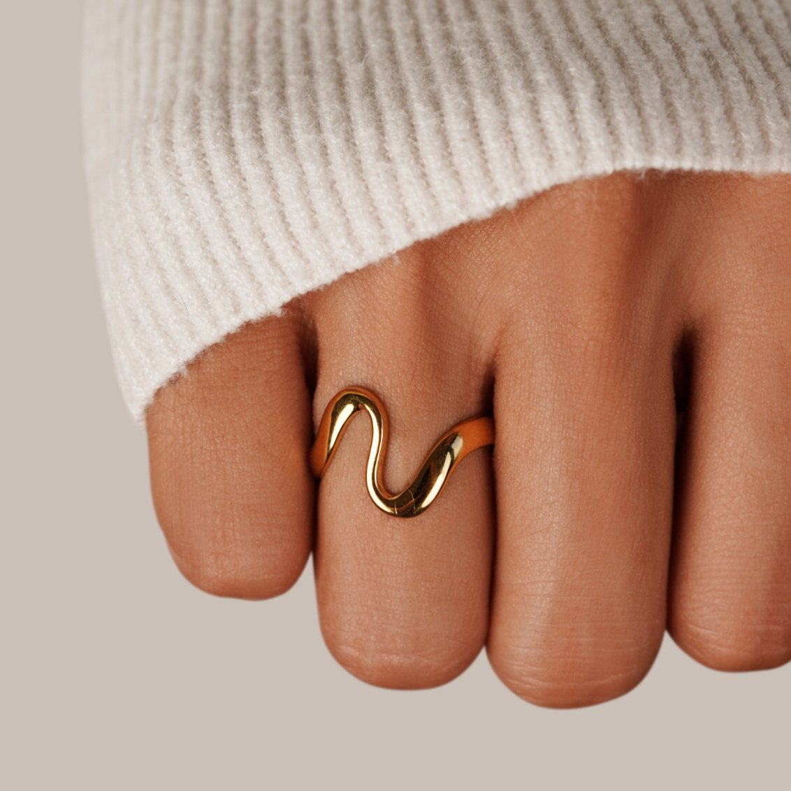 Dorothea – Gold Wave Ring