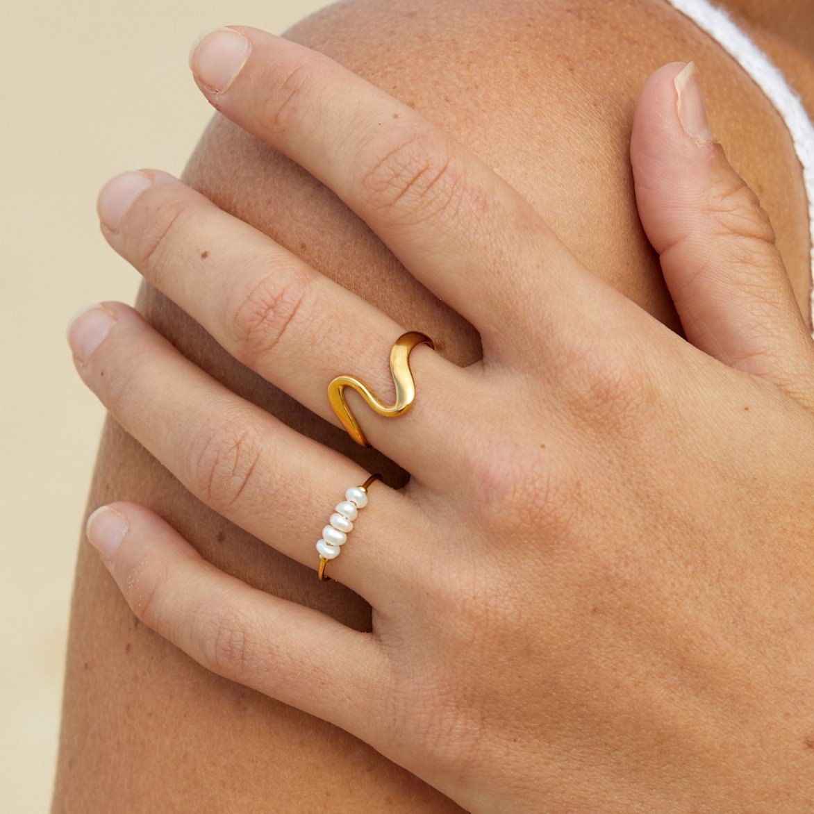 Dorothea – Gold Wave Ring