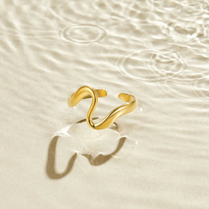 Dorothea – Gold Wave Ring