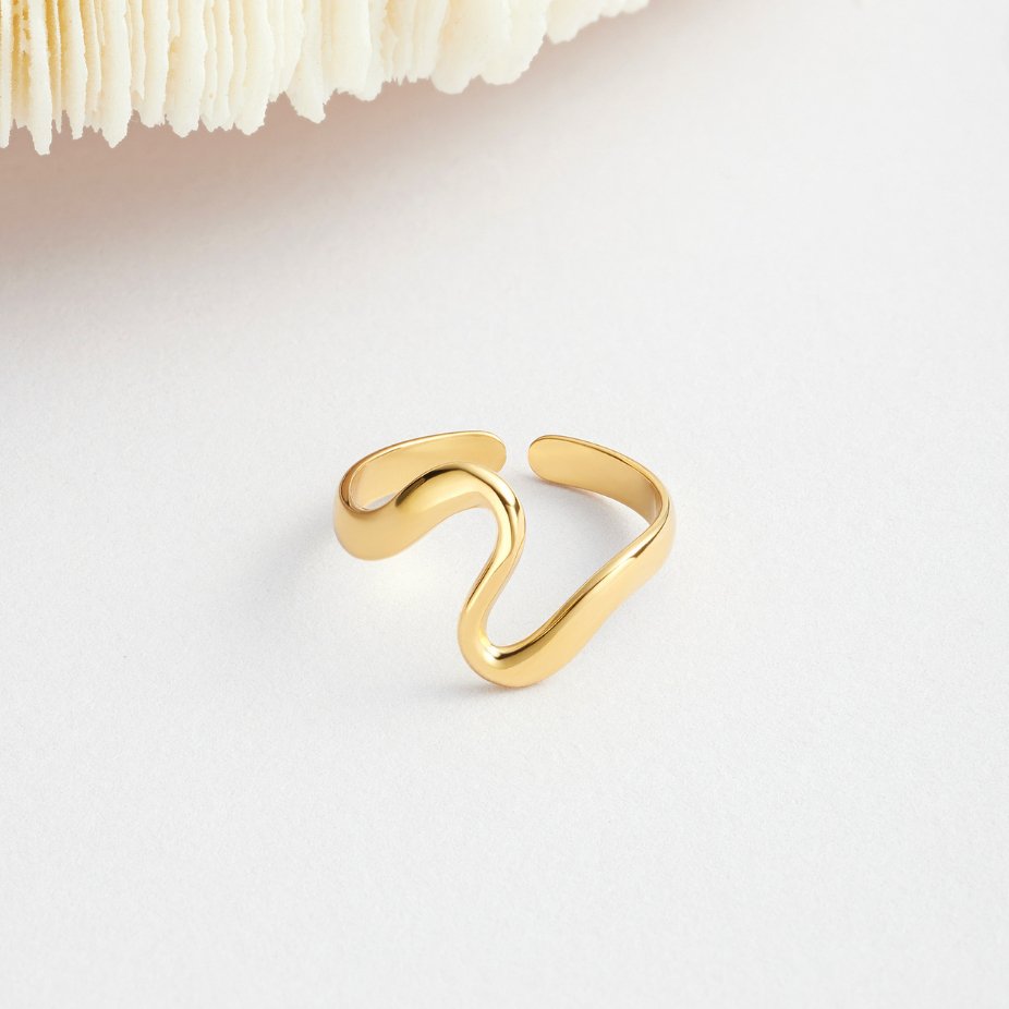 Dorothea – Gold Wave Ring