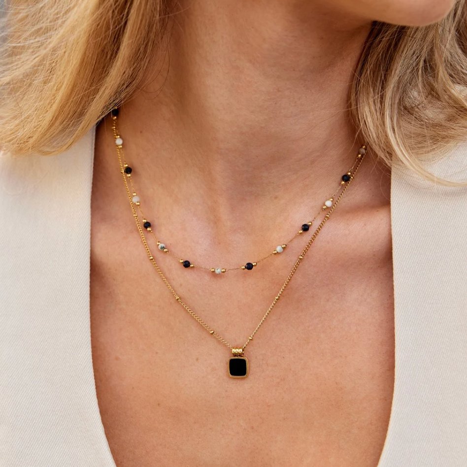 Vera Black Pendant Necklace