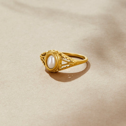 Henrietta – Vintage Pearl Ring
