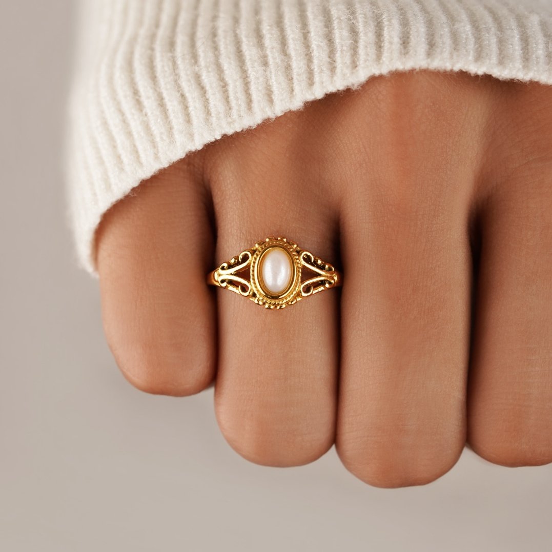 Henrietta – Vintage Pearl Ring