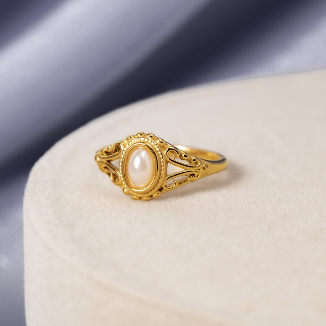 Henrietta – Vintage Pearl Ring