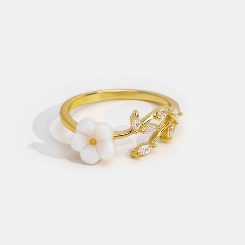 Victoria White Blossom Flower Ring