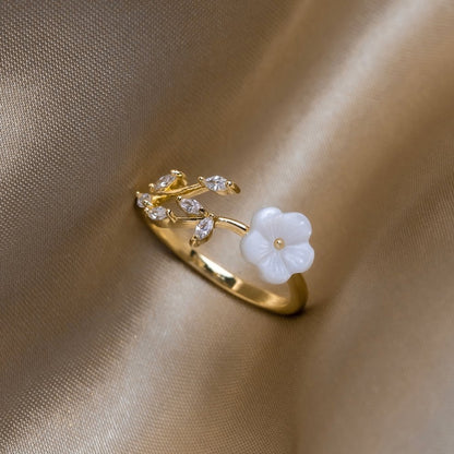 Victoria White Blossom Flower Ring